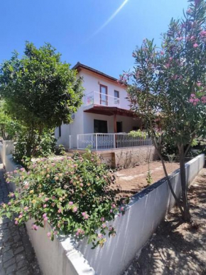 Dikili Bademli müstakil villa Yazcenneti sitesi